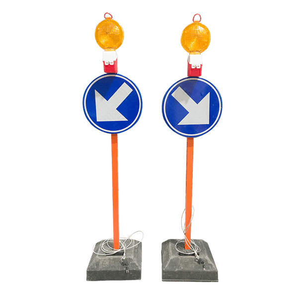 Tijdelijk wegsignalisatie verkeersborden set huren type D1c en D1d met knipperlichten bij Werfsignalisatie.be. Parkeerborden, verkeersborden en werf-en wegsignalisatie huren en laten plaatsen. Werfsignalisatie.be gegarandeerd de voordeligste en beste signalisatiepartner in België.
