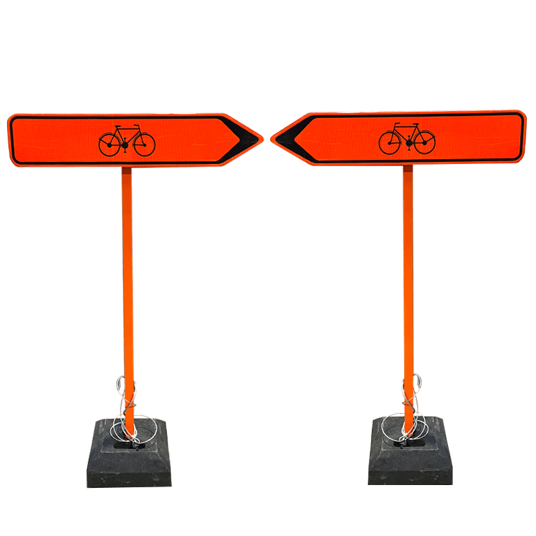 Wegsignalisatie set verkeersborden F41 wegomlegging fietsers pijl links en rechts huren en kopen. Parkeerborden, verkeersborden en werf-en wegsignalisatie huren en laten plaatsen. Werfsignalisatie.be gegarandeerd de voordeligste en beste signalisatiepartner in België.