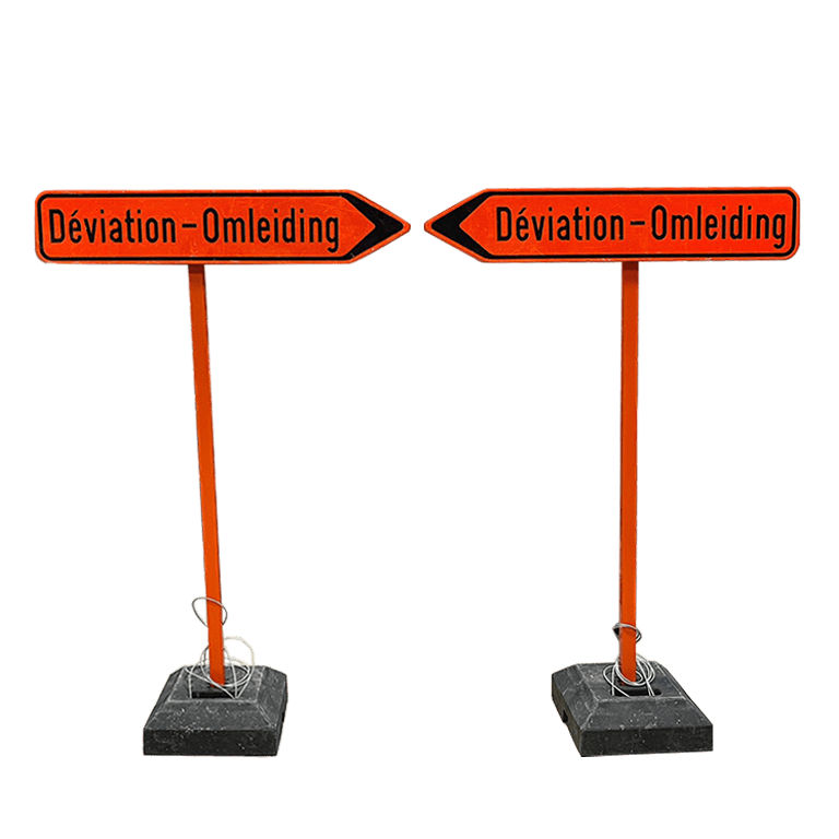 Huur koop tijdelijke wegsignalisatie - set verkeersborden F41 wegomlegging met pijl links en rechts. Parkeerborden, verkeersborden en werf-en wegsignalisatie huren en laten plaatsen. Werfsignalisatie.be gegarandeerd de voordeligste en beste signalisatiepartner in België.